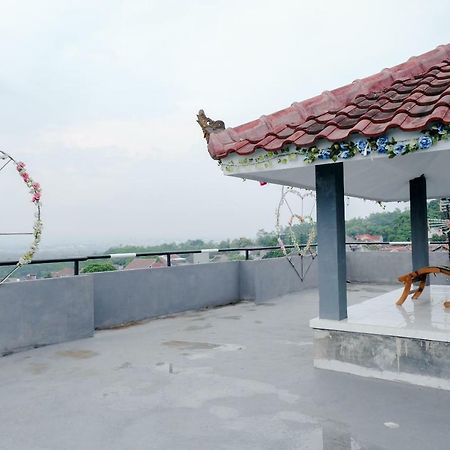 Hotel Reddoorz Syariah @ Puncak Buring à Malang Extérieur photo