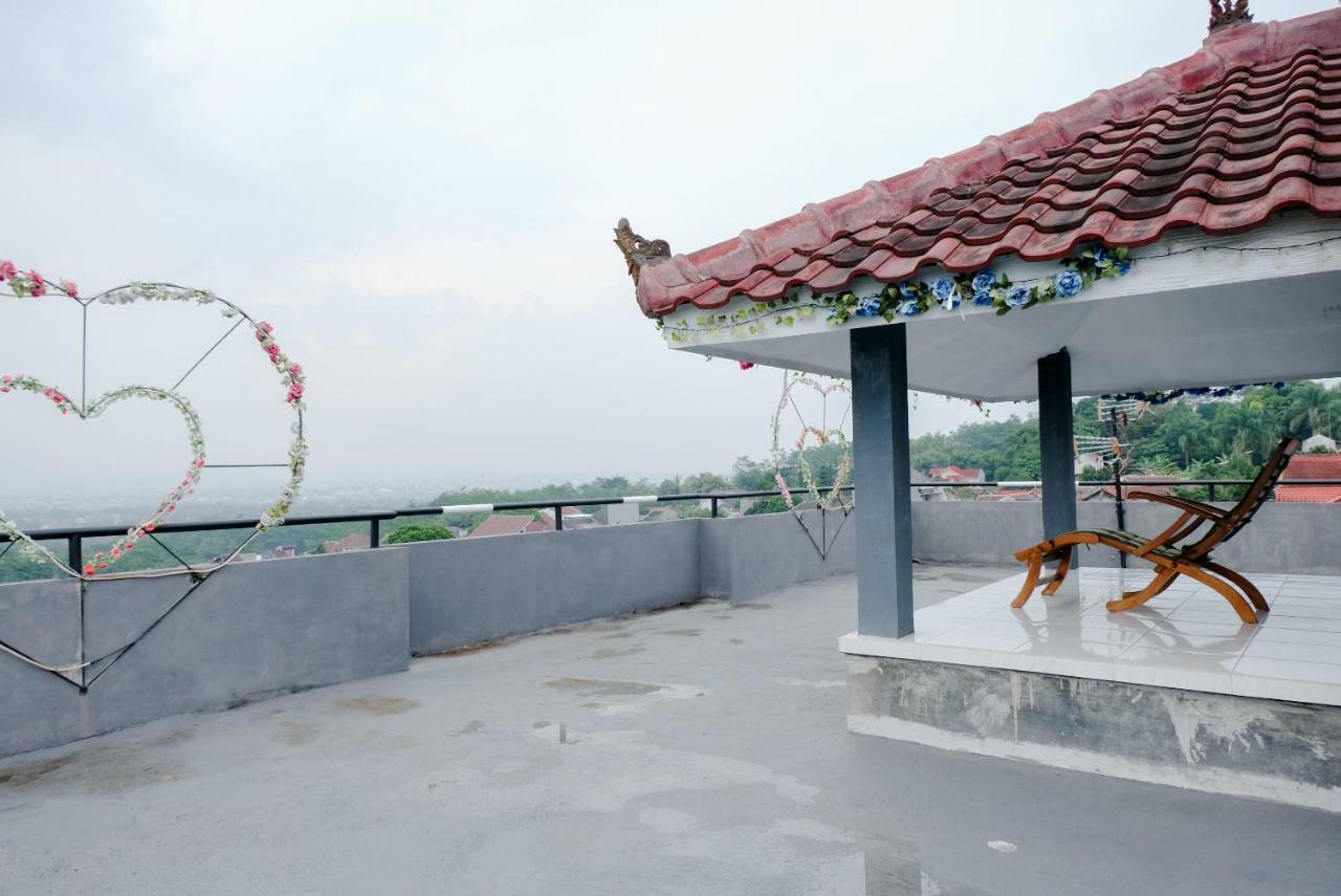 Hotel Reddoorz Syariah @ Puncak Buring à Malang Extérieur photo