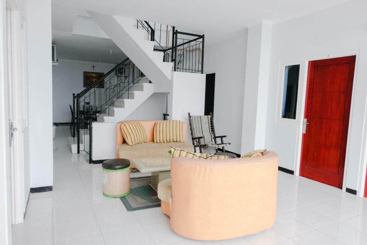 Hotel Reddoorz Syariah @ Puncak Buring à Malang Extérieur photo