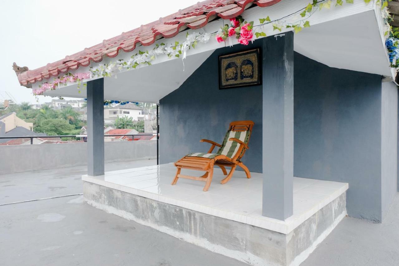 Hotel Reddoorz Syariah @ Puncak Buring à Malang Extérieur photo
